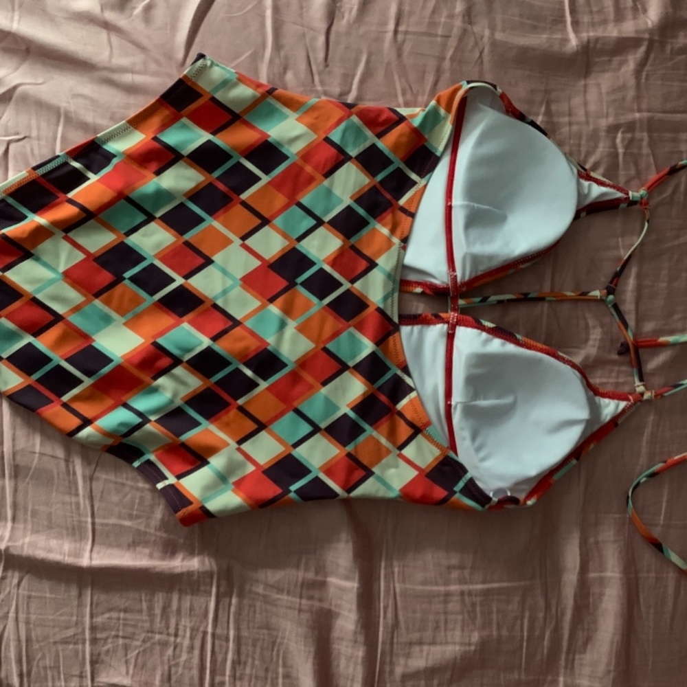 Bathing suits - Picture 3 of 3